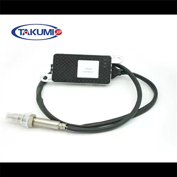 Dual-function NOx Sensor